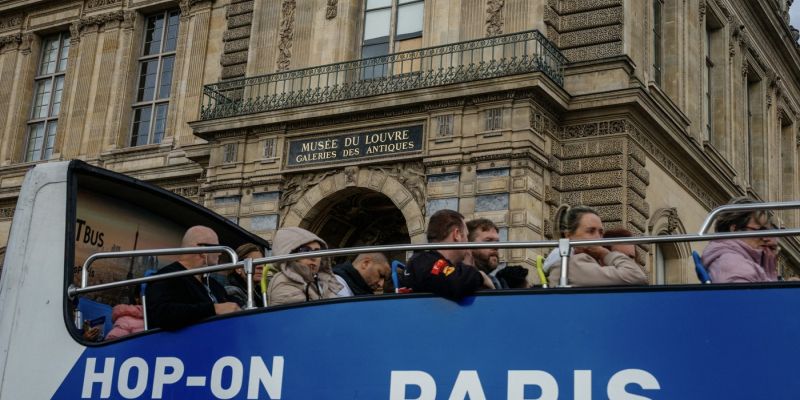pariz, louvre.jpg