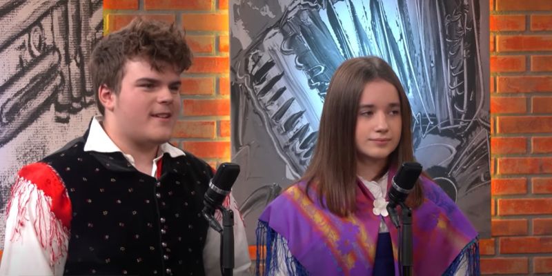 Mlada harmonikarja Sinja in Nik: prijateljstvo, glasba in velike sanje