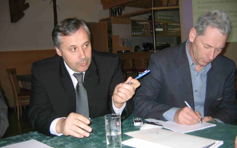 glavno_besedo_na_okrogli_mizi_o_volku_marec_08.jpg