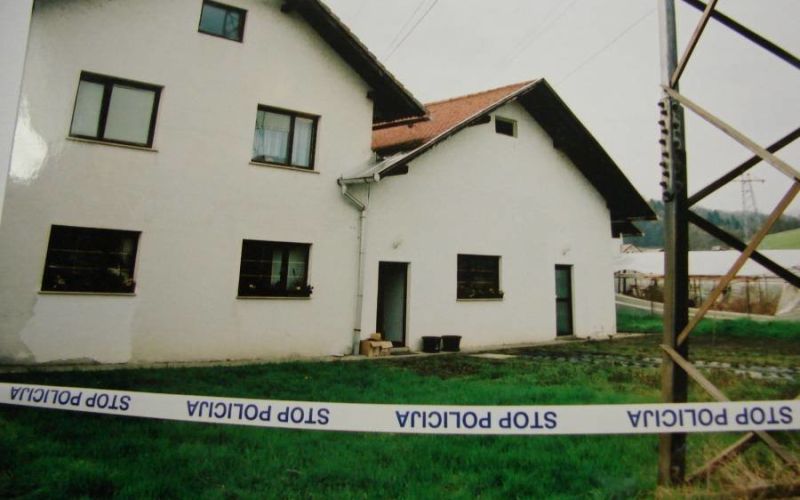 klobasa_hisa.jpg