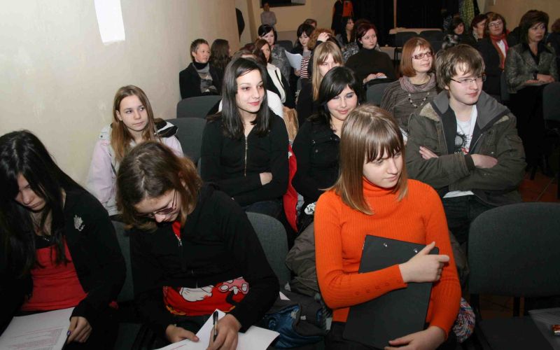mladi_parlamentarci_in_njihovi_mentorji.jpg