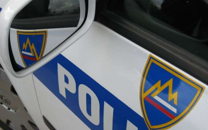 policija_avto_ogledalo.jpg