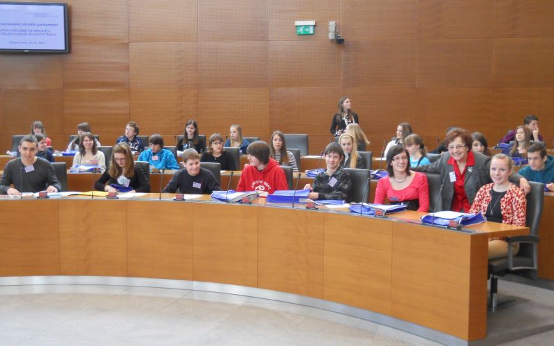 otroski_parlament.jpg