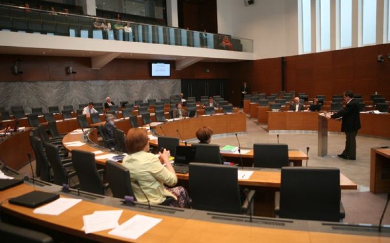 parlament.jpg
