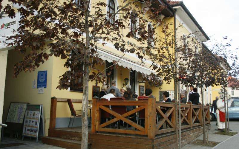 gostilna_slovenija_tudi_repovzu_in_vovku001.jpg