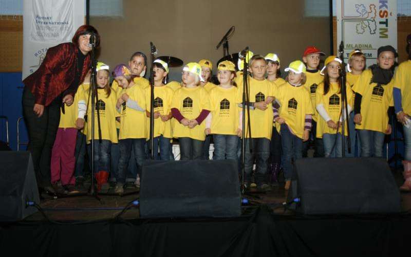 pomagajmo_mihcu_dobrodelni_koncert001.jpg