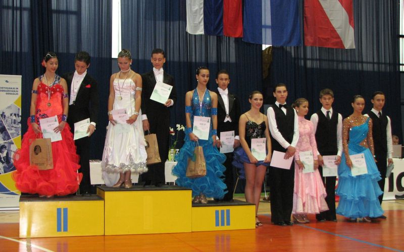 amadej_in_laura_na_najvisji_stopnicki.jpg