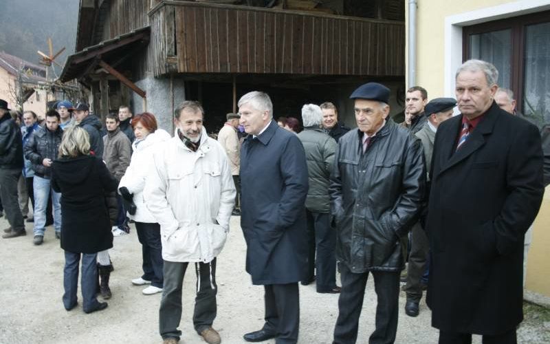log_bogatej__i_ne_le_za_novo_kanalizacijo001.jpg