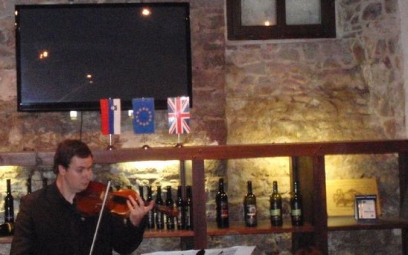 belokranjsko_britanski_ve__er_bccs___rnomelj_ric_bela_krajina__1_.jpg