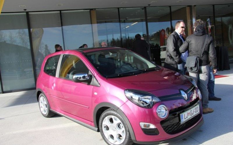 renault_revoz__01.jpg