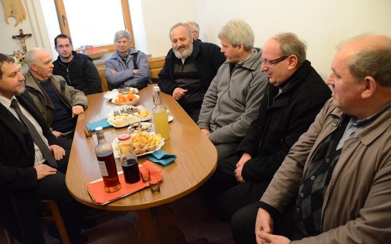 srecanje_duhovnikov_in_sevniskega_zupana_2012_v_trziscu001.jpg