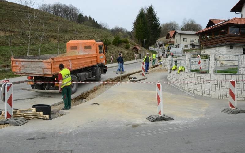 sekundarno_kanalizacijo_gradjo_v_sevnici001.jpg