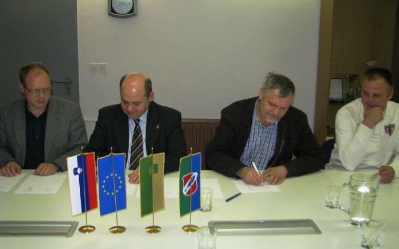 podpis_pogodbe.jpg