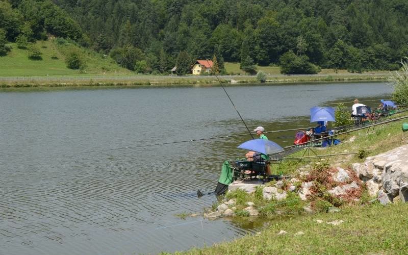 slovenski_mladi_ribici_bronasti_na_sp_001.jpg