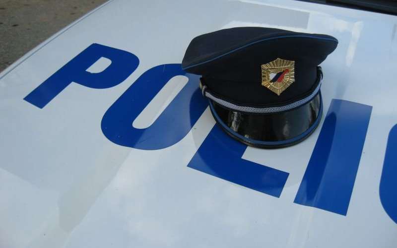 policija_avto_kapa1.jpg