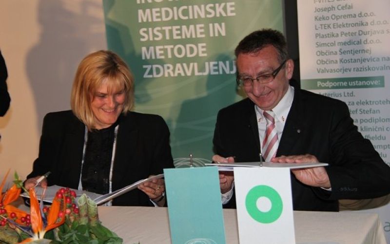 podpis_pogodbe_hyb.jpg