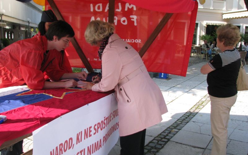 zbiranje_podpisov_za_vojasnico_internet.jpg