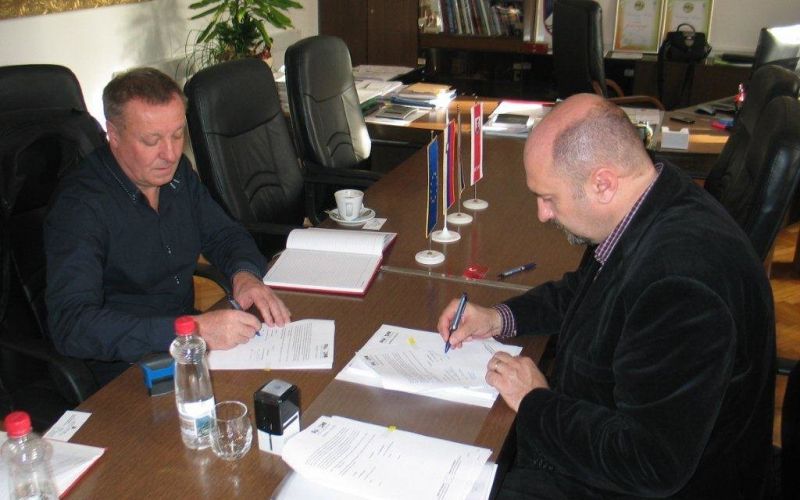 podpis_pogodbe_grad_010.jpg