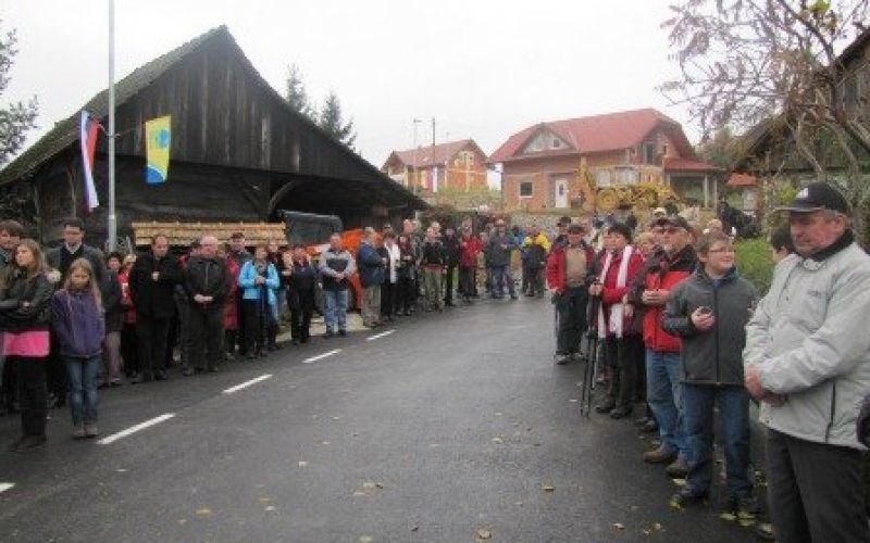 predaja_v_namen_obnovljene_lc_buseca_vas_brvi_stojanski_vrh_01.jpg