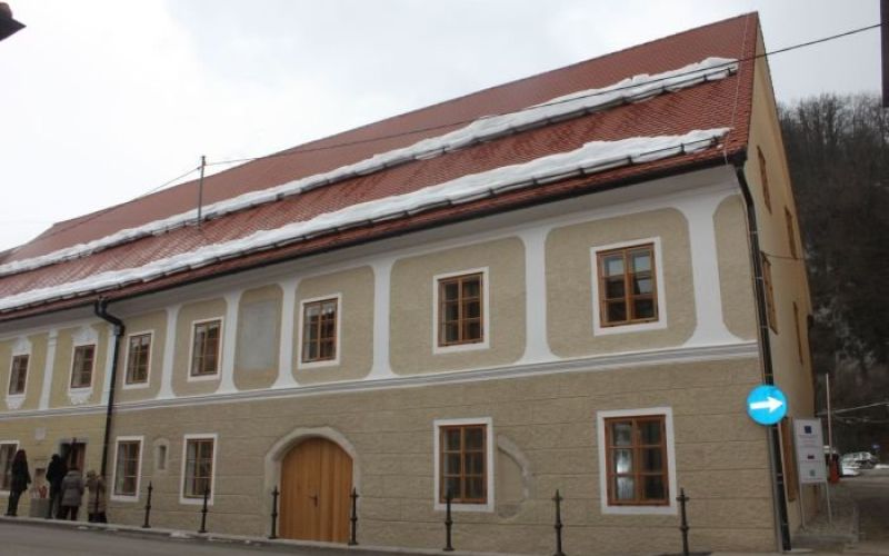 mencingerjeva_hisa.jpg