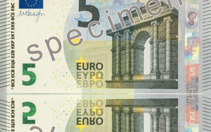 novi_bankovec_za_5_discover_banknotes_small.jpg