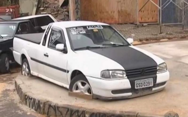 automobil-zacementirali.jpg