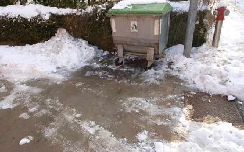 smetnjak v snegu
