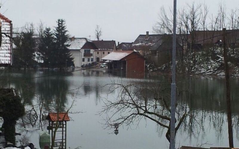 Poplave Laze