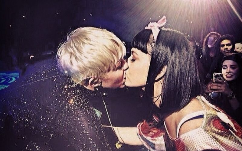 miley cyrus kate perry.jpg