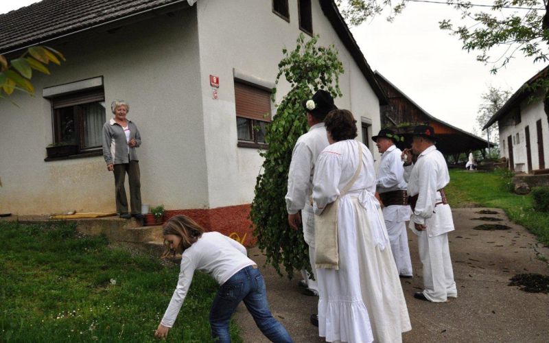 dajte_mu_gro___da_vam_dojde_jo__.jpg