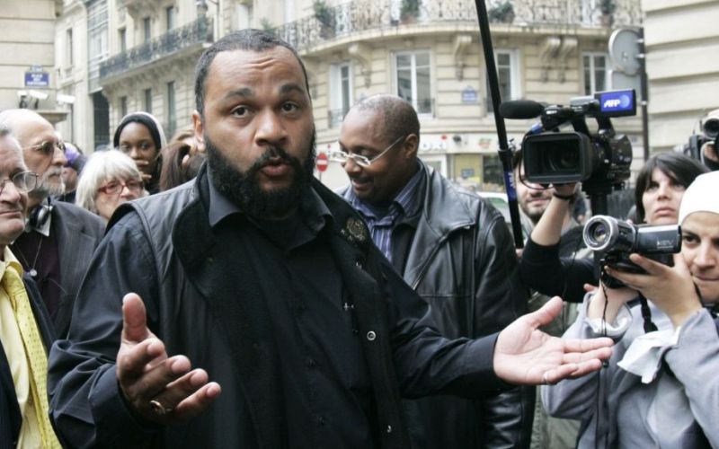 France-Controversial-_Horo-e1389142215171.jpg