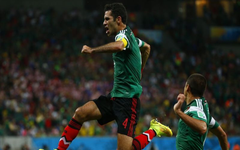 rafael marquez, javier hernandez.jpg