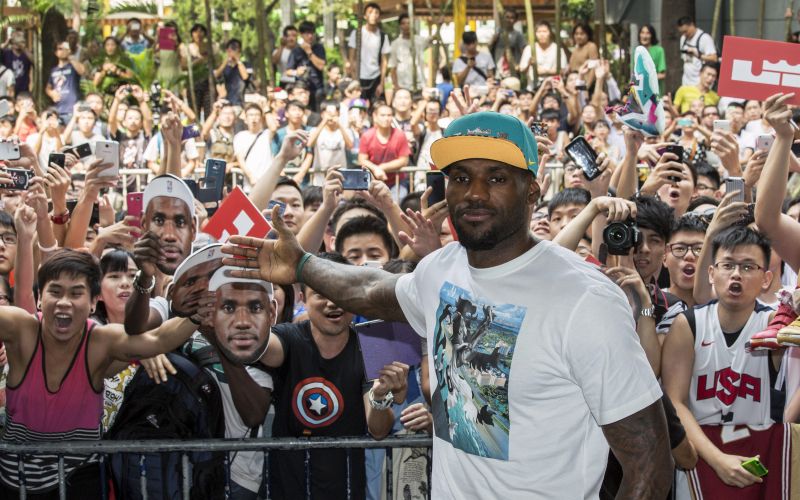 lebron james re.jpg