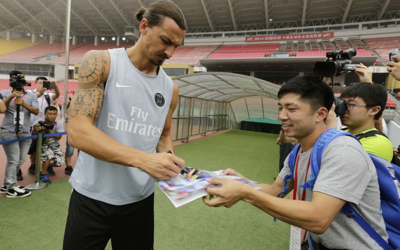 zlatan ibrahimovic re.jpg