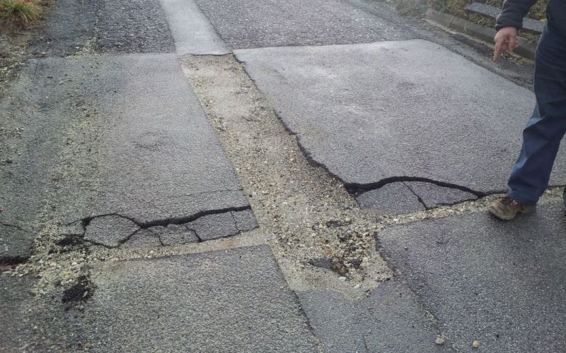 tako_izgleda_na_eni_od_cest_po_gradnji_optike.jpg