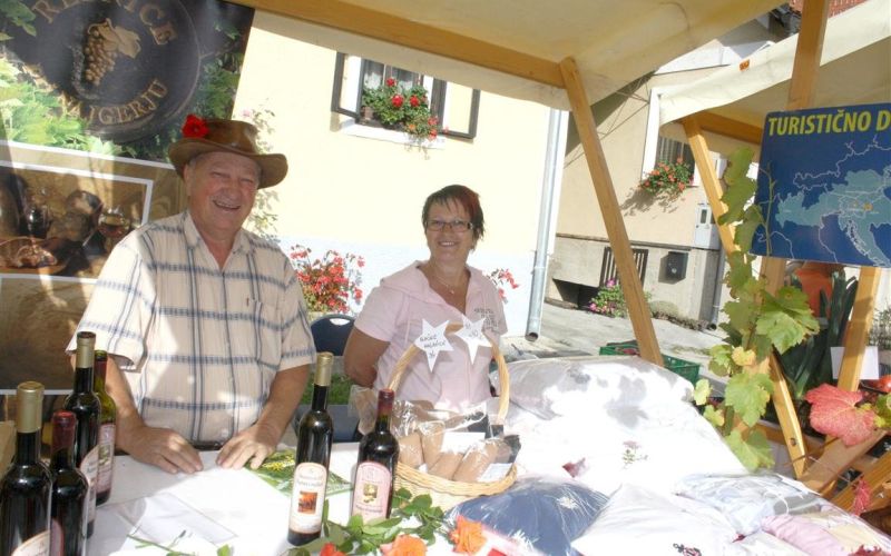 praznik_kozjanskega_jabolka_2014__1_.jpg
