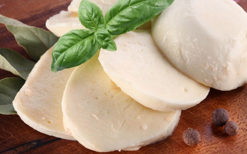 mocarela mozzarella.jpg
