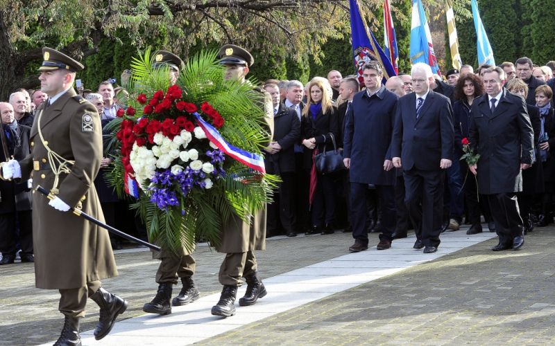 polaganje vencev ob obletnici vukovarja.jpg
