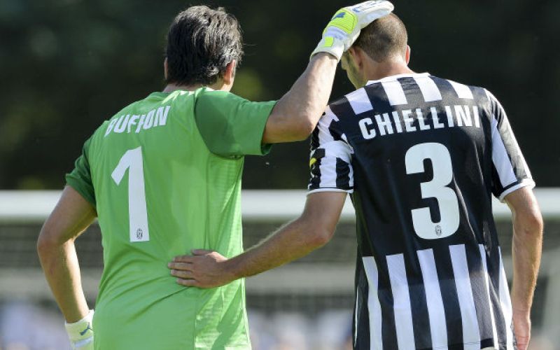 Buffon in Chiellini.jpg
