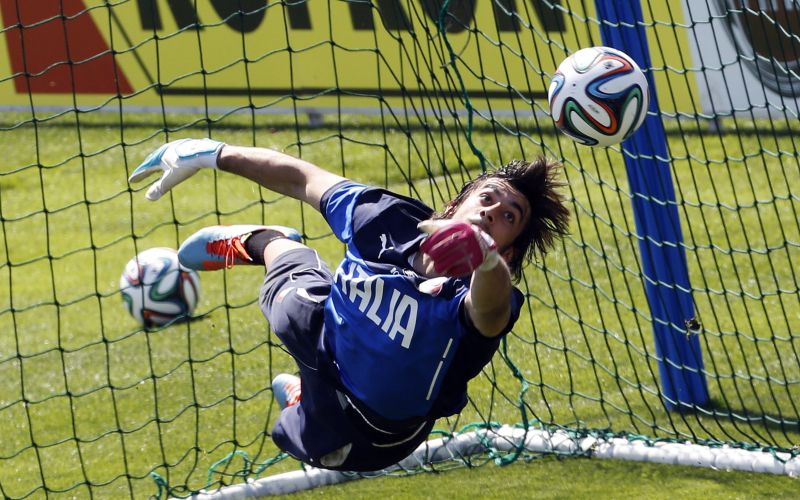 mattia perin re.jpg