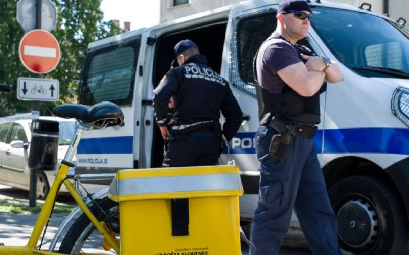 Rop, pošta, policija