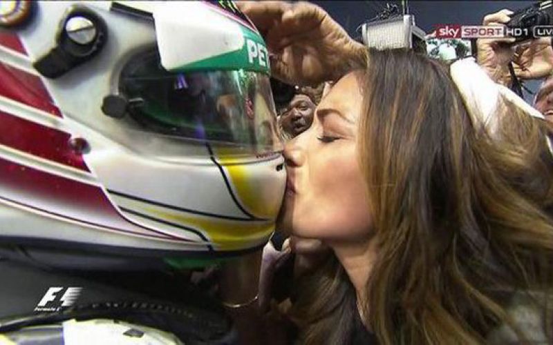 Nicole-Scherzinger-and-Lewis-Hamilton-in-Abu-Dhabi-539161.jpg
