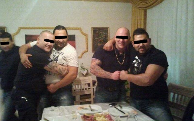 neonaciji2.jpg