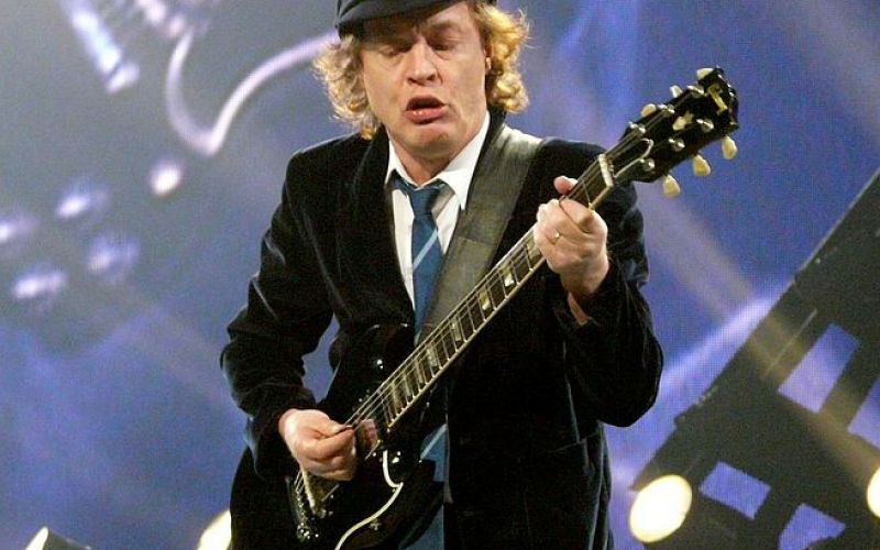 angus young.jpg