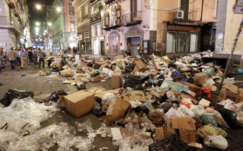 neapelj smeti italija.jpg