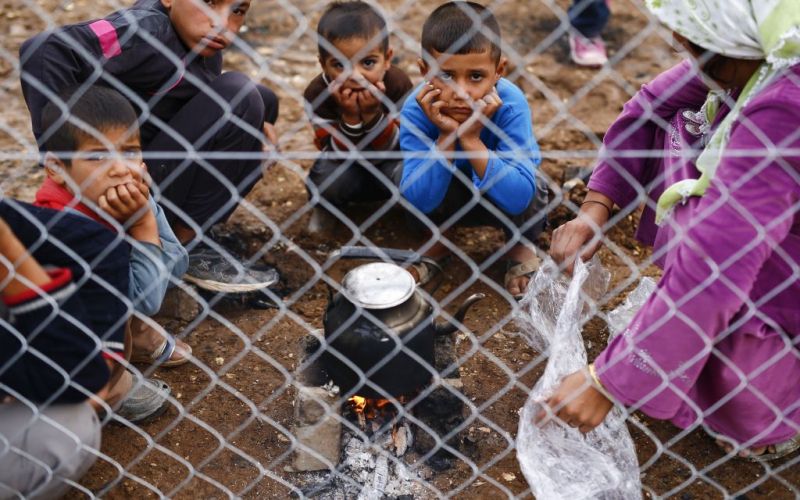 otrok otroci begunci kurdi turcija sirija kobane.jpg