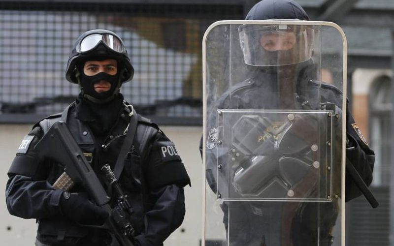 policija-avstrija_re_28.11.14.JPG