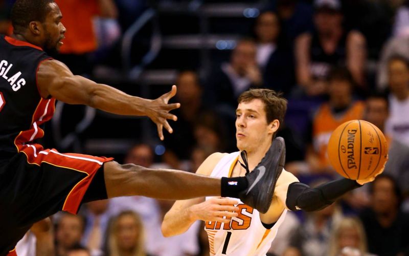 2014-02-12T024320Z_1979508863_NOCID_RTRMADP_3_NBA-MIAMI-HEAT-AT-PHOENIX-SUNS.JPG
