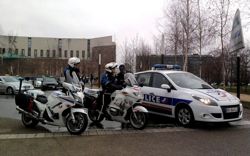 policija francija.jpg