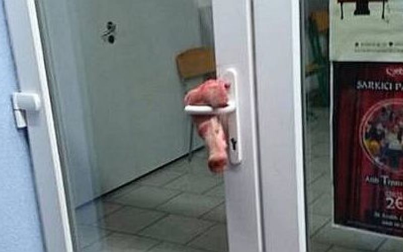 svinjska glava, mošeja.jpg